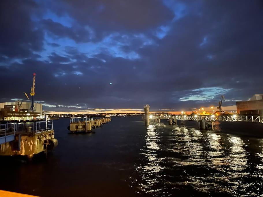 Dock 07 - Modernes 4 Sterne-Ferienapartment Direkt Am Hafen Wißmar エクステリア 写真