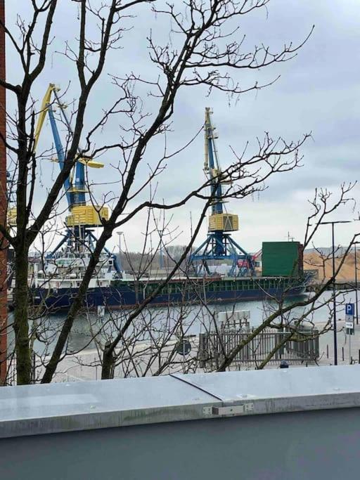 Dock 07 - Modernes 4 Sterne-Ferienapartment Direkt Am Hafen Wißmar エクステリア 写真