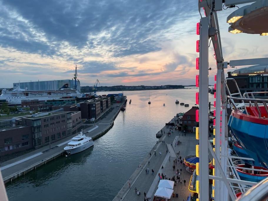 Dock 07 - Modernes 4 Sterne-Ferienapartment Direkt Am Hafen Wißmar エクステリア 写真
